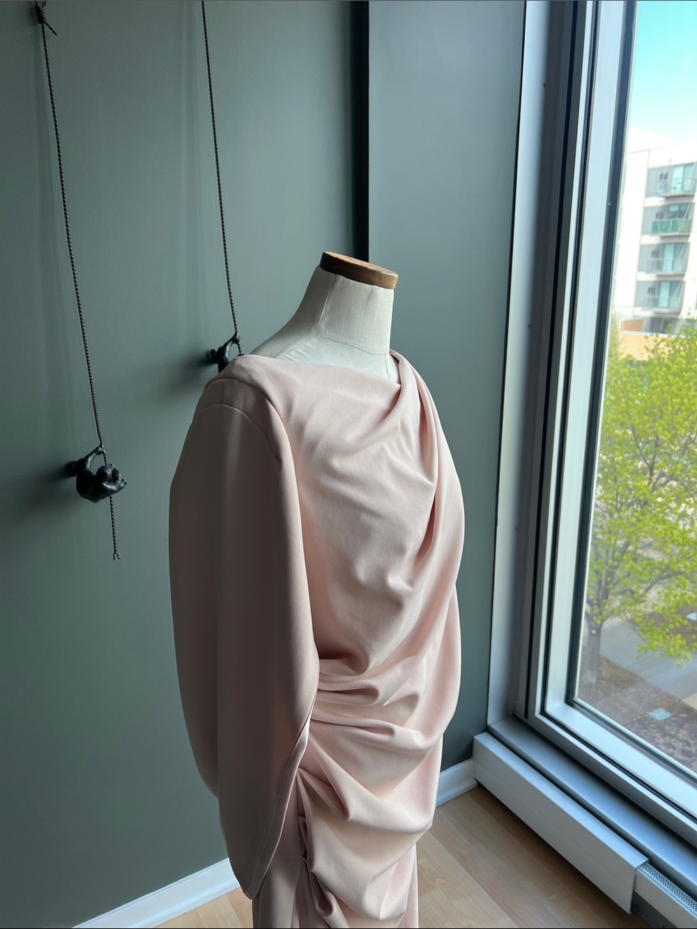 New Betsy & Adam Jordan Short Scuba Crepe Draped Back Dress in Blush Size 14 - Picture 6 of 7